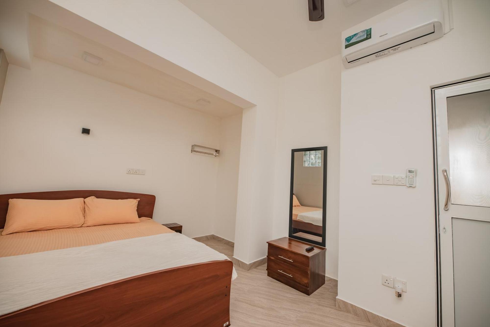 Nnr Wattala Hotel Exterior photo