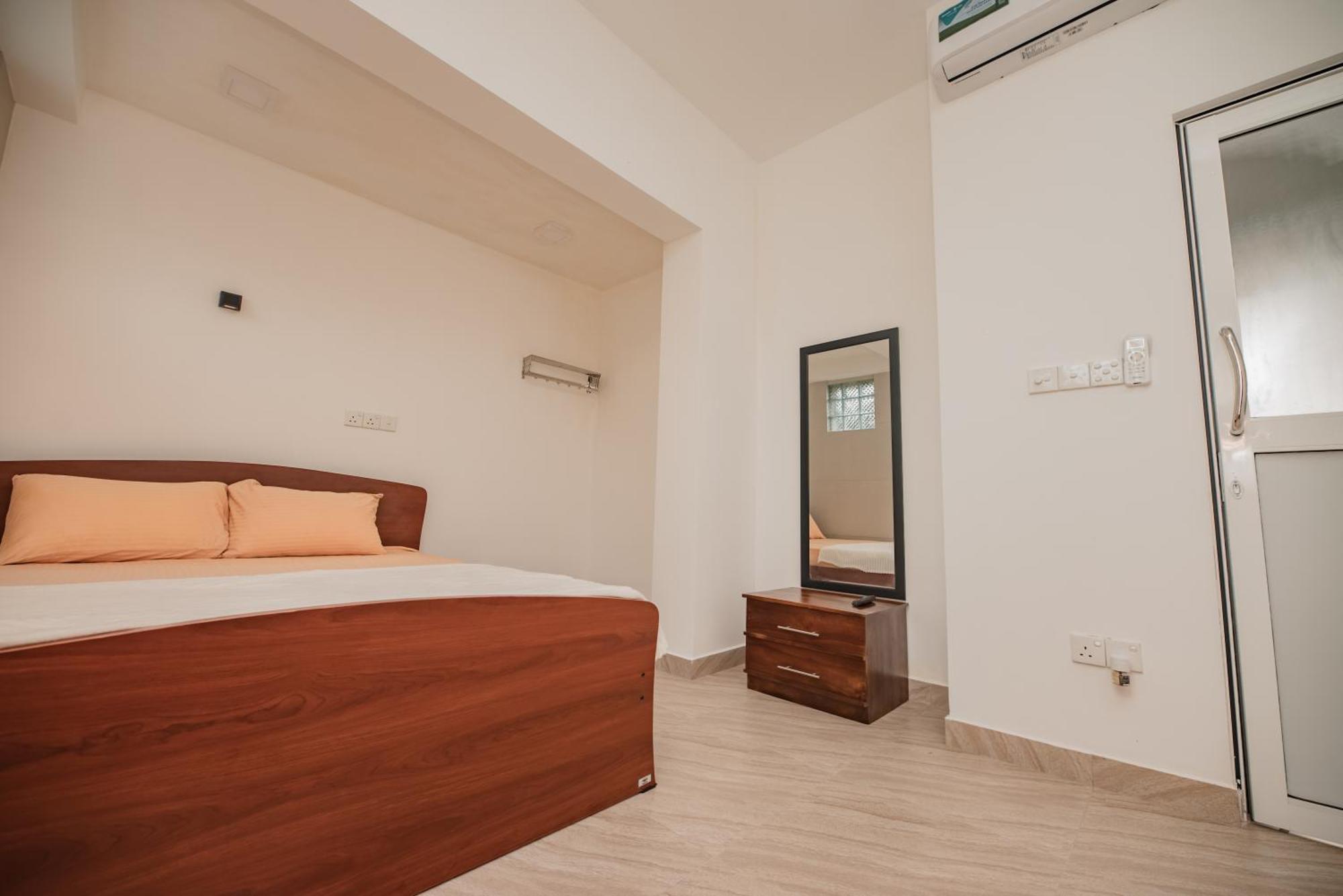 Nnr Wattala Hotel Exterior photo